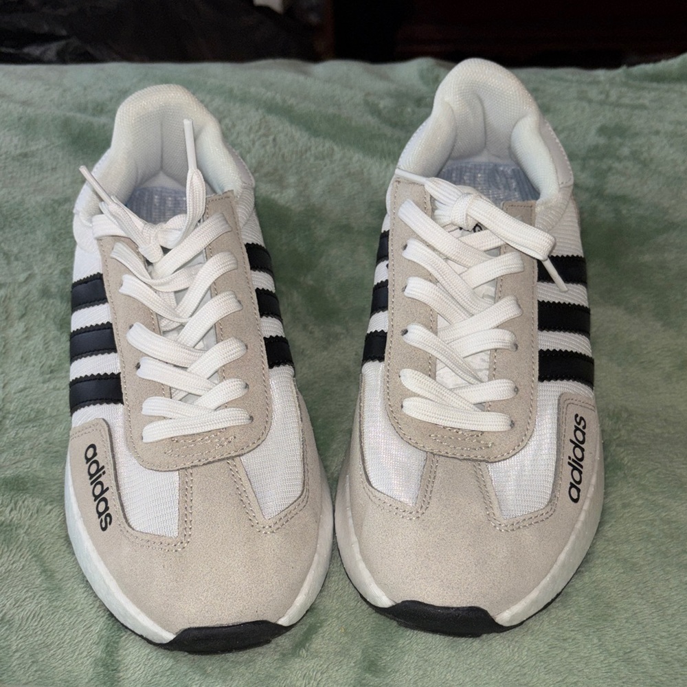 Like New Adidas Men's Gray and Black Sneakers